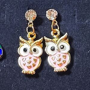 🦉  Betsey Johnson Owl Earrings Dangling Pink & Gold Brand New Condition